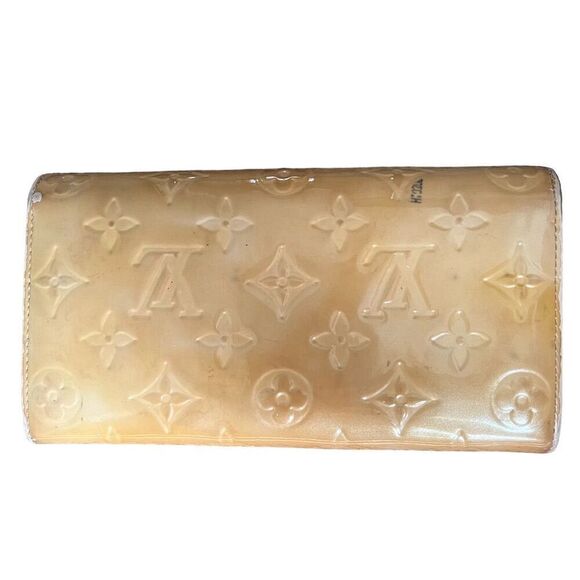 Louis Vuitton Beige Vernis Wallet - Picture 2 of 4